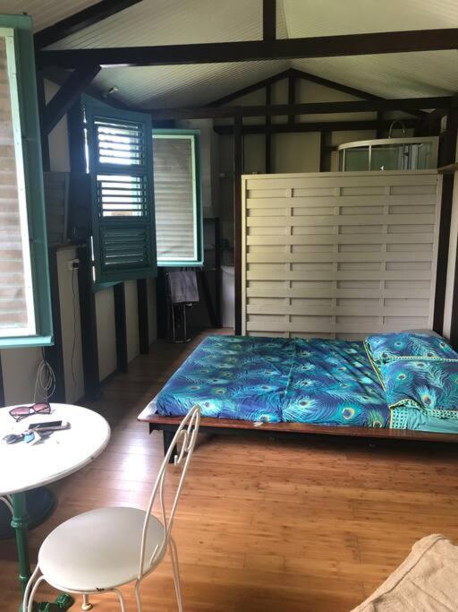 Charmant Bungalow Avec Piscine Saint-Joseph Esterno foto