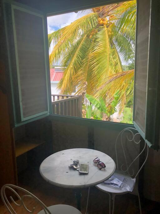 Charmant Bungalow Avec Piscine Saint-Joseph Esterno foto
