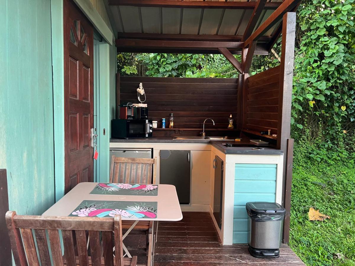 Charmant Bungalow Avec Piscine Saint-Joseph Esterno foto
